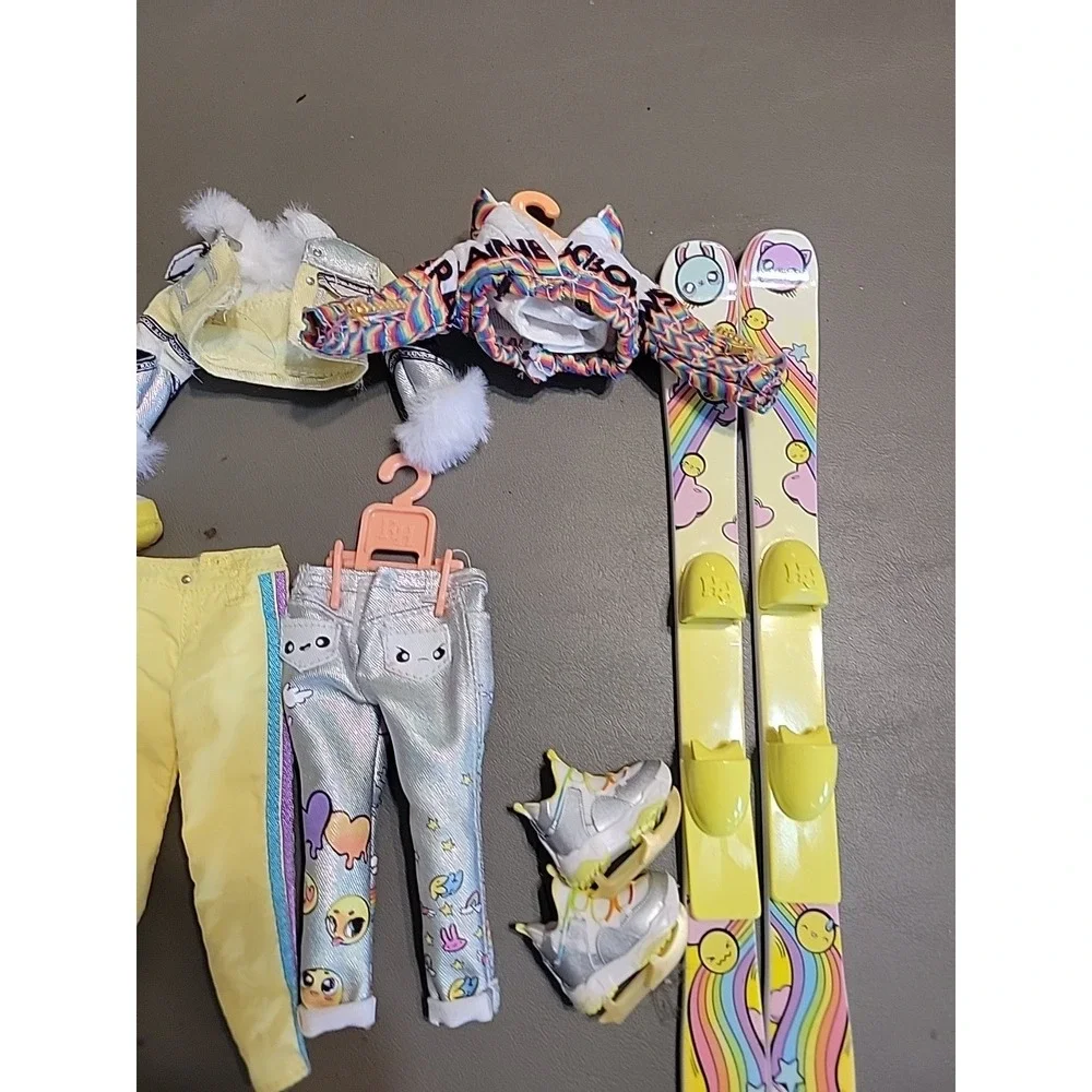 Rainbow High Winter Break Sunny Madison replacement outfits accessories